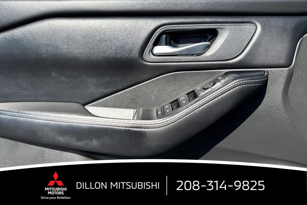 Used 2025 Nissan Rogue SV AWD/4WD image 14