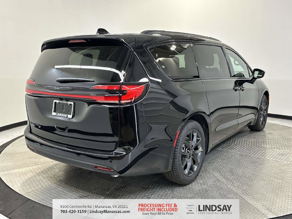 New 2026 Chrysler Pacifica Select w/ S Appearance Package FWD image 8