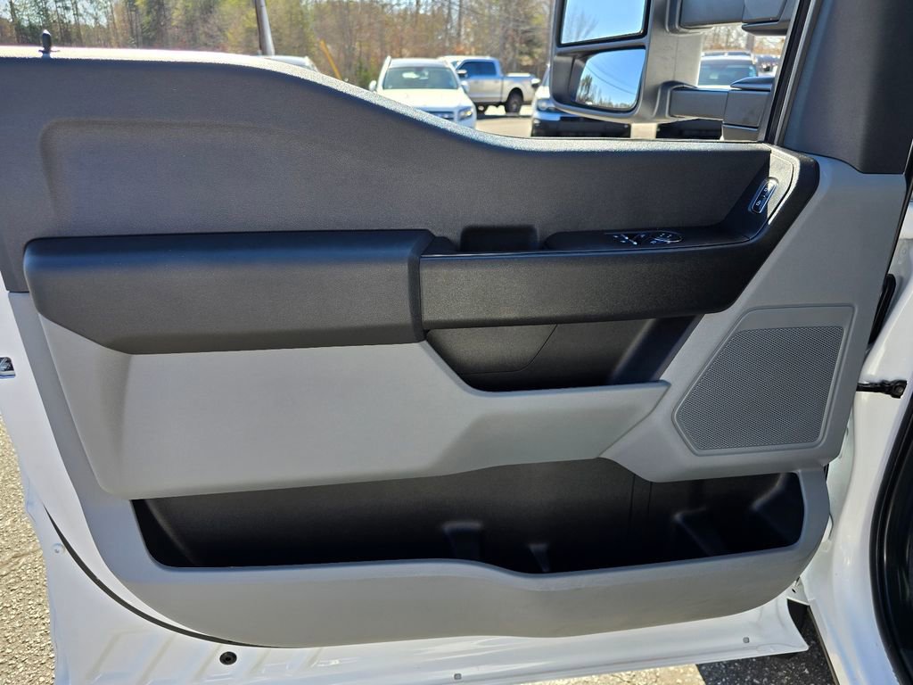 Used 2024 Ford F550 4x4 Regular Cab Super Duty image 9