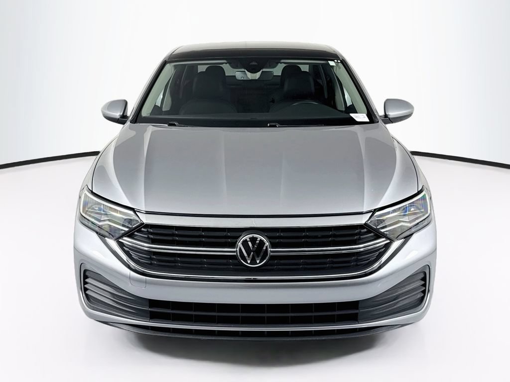 Used 2024 Volkswagen Jetta SE w/ Panoramic Sunroof Package FWD image 2