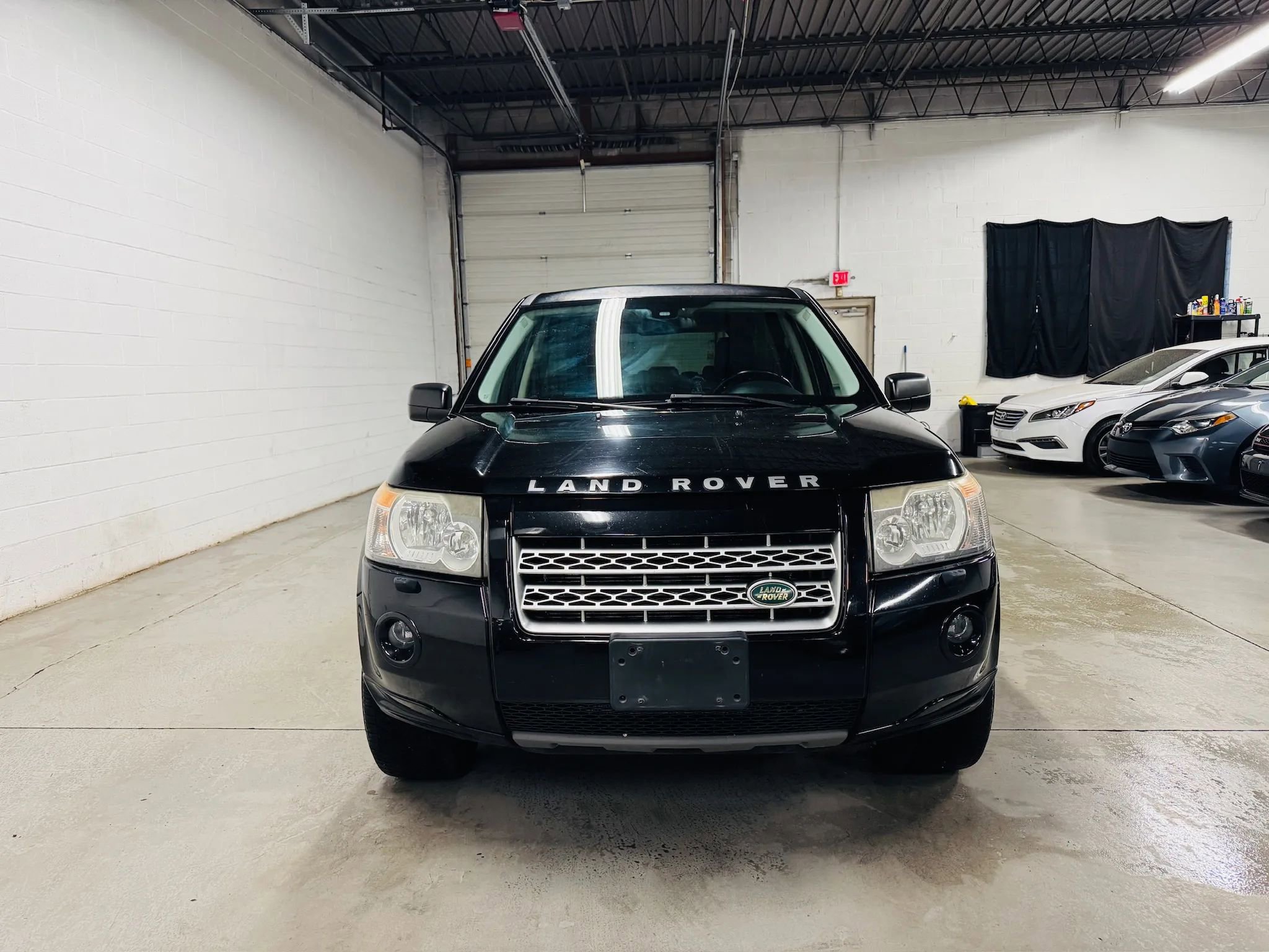 Used 2010 Land Rover LR2 HSE AWD/4WD image 3