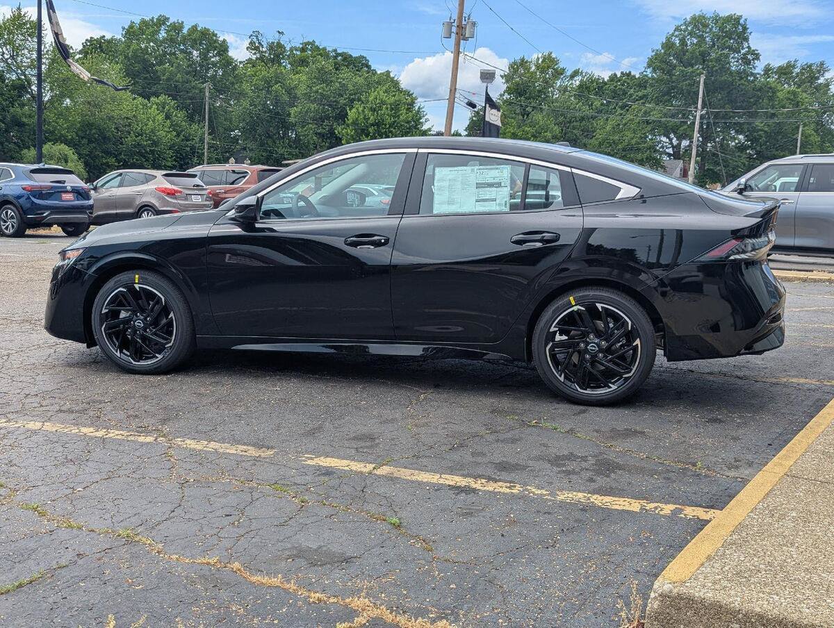 New 2026 Nissan Sentra SR w/ SR Premium Package FWD image 4