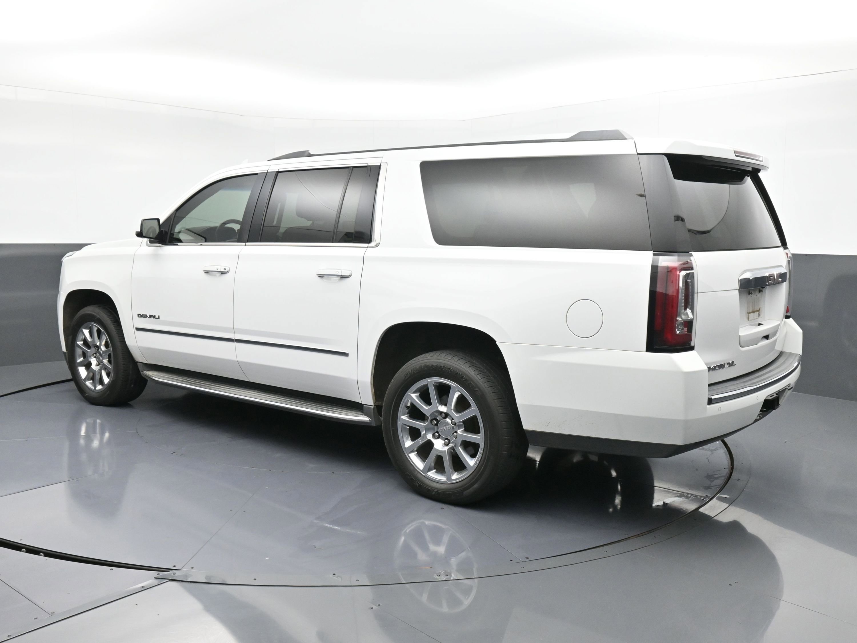Used 2016 GMC Yukon XL Denali w/ Open Road Package image 6