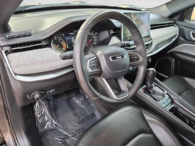 Used 2023 Jeep Compass Latitude AWD/4WD image 16