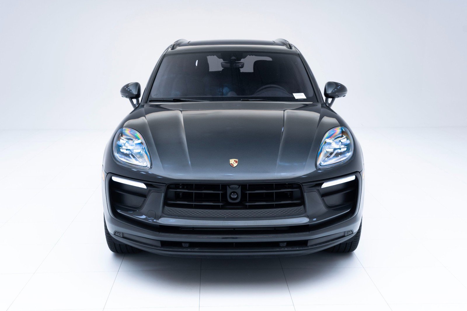 Certified 2025 Porsche Macan image 6