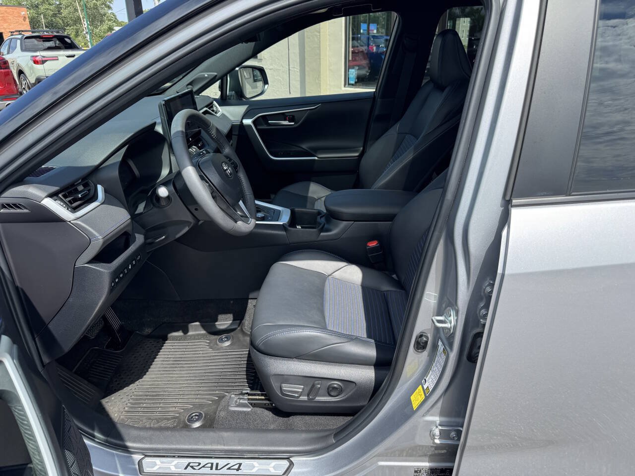 Used 2023 Toyota RAV4 XSE AWD/4WD image 8