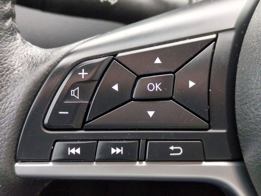 Used 2019 Nissan Rogue SV image 25