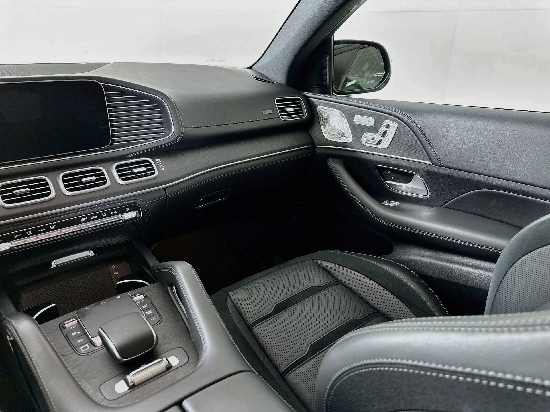 Certified 2025 Mercedes-Benz GLE 53 AMG 4MATIC Coupe image 26