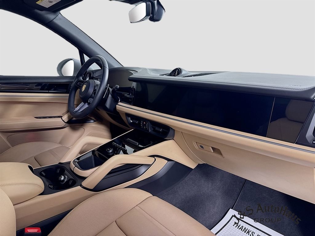 Used 2024 Porsche Cayenne S w/ Premium Package Plus image 36