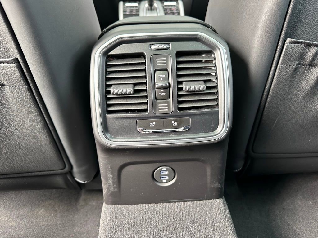 Certified 2025 Porsche Macan Turbo image 38