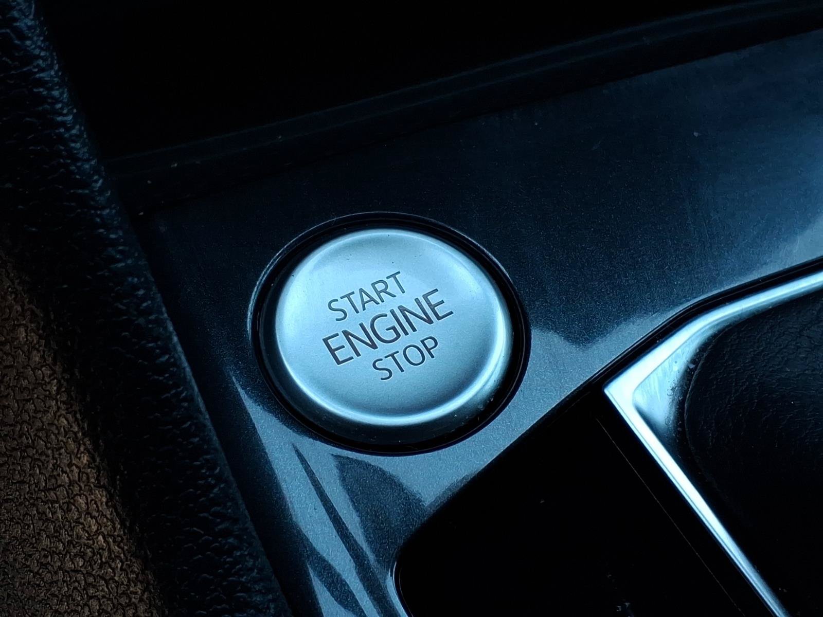 Certified 2023 Volkswagen Tiguan SE R-Line FWD image 32
