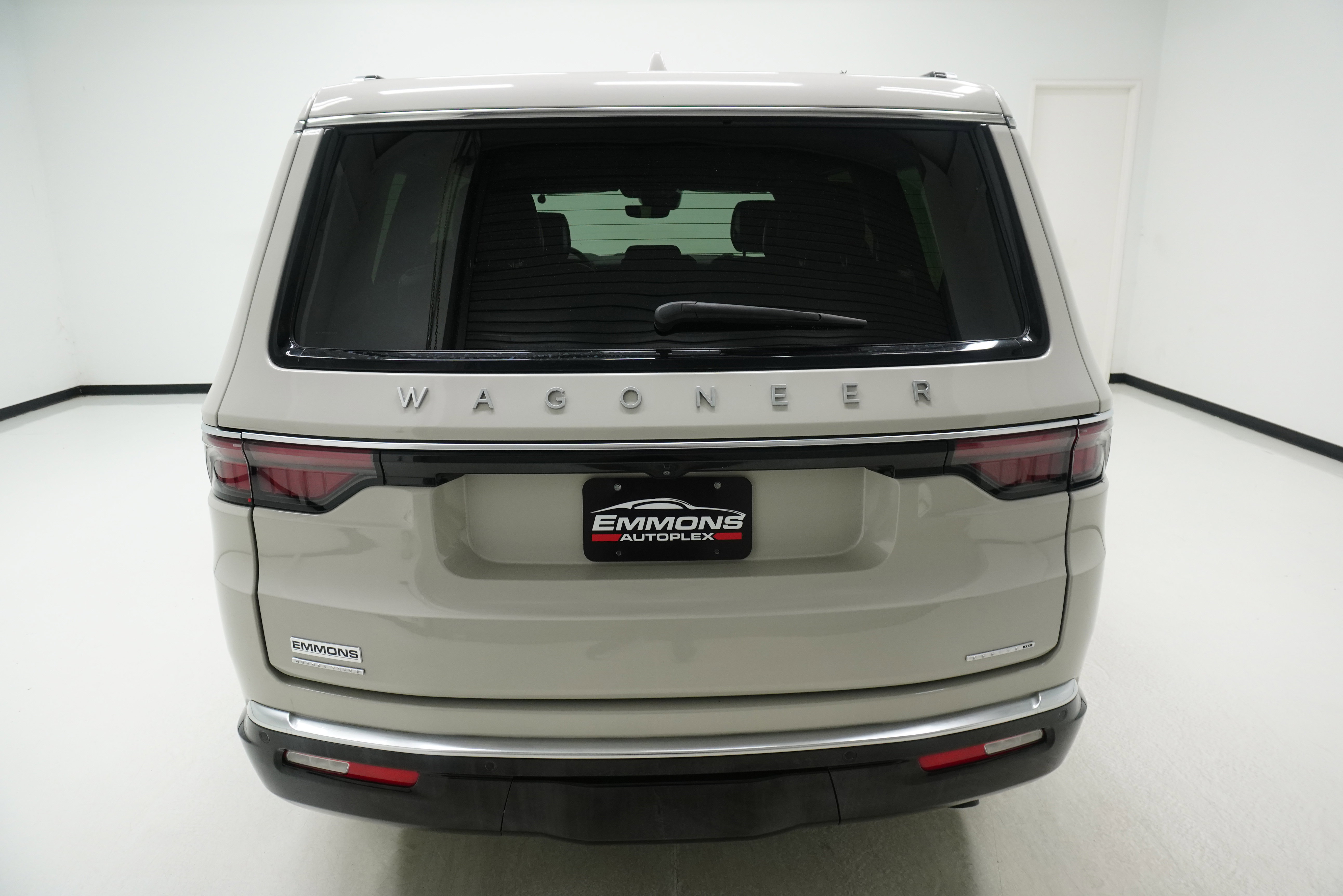 Used 2022 Jeep Wagoneer Series III AWD/4WD image 5