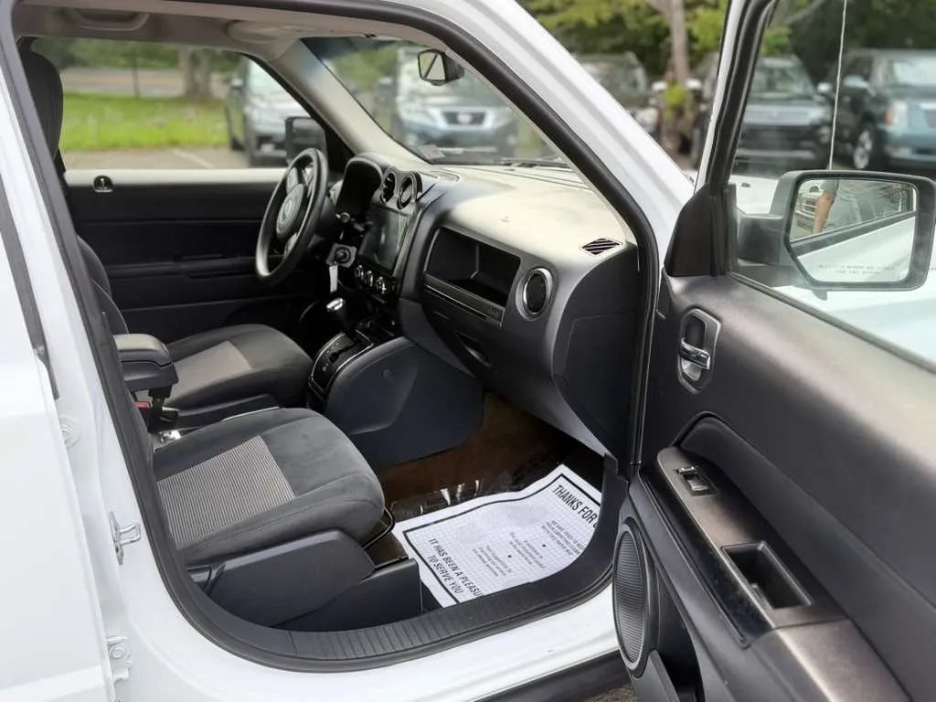 Used 2016 Jeep Patriot Sport w/ Power Value Group AWD/4WD image 14