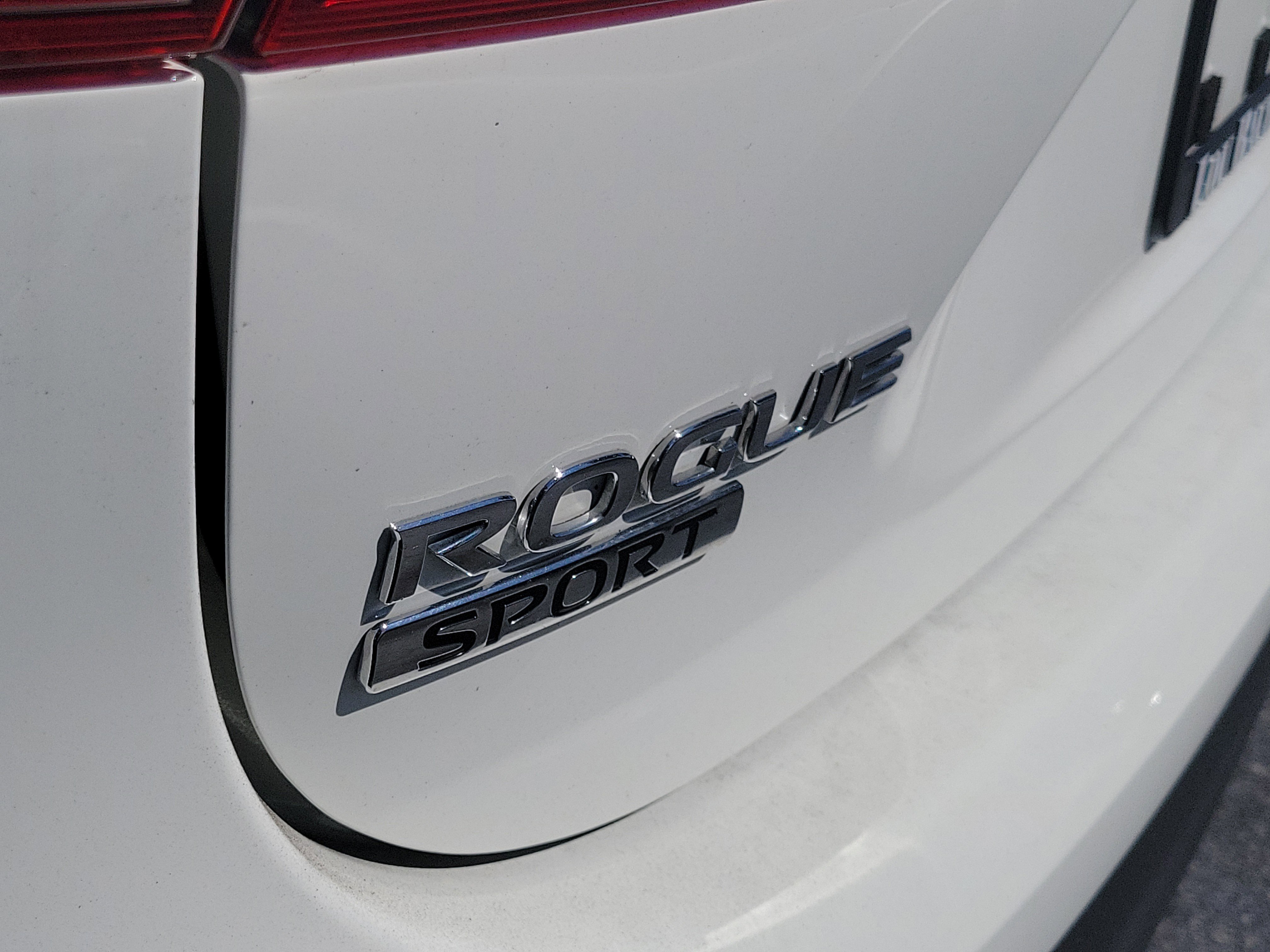 Used 2020 Nissan Rogue Sport S image 9