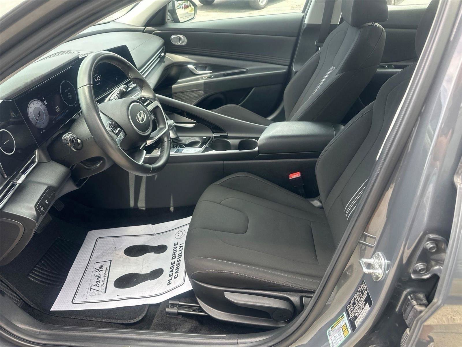 Used 2025 Hyundai Elantra SEL FWD image 19
