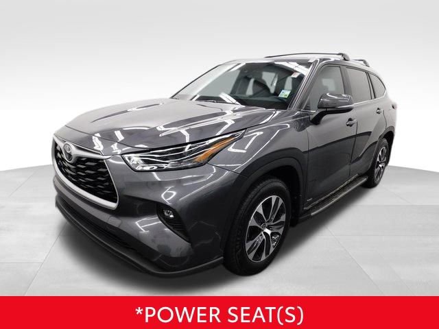Used 2025 Toyota Highlander XLE image 4