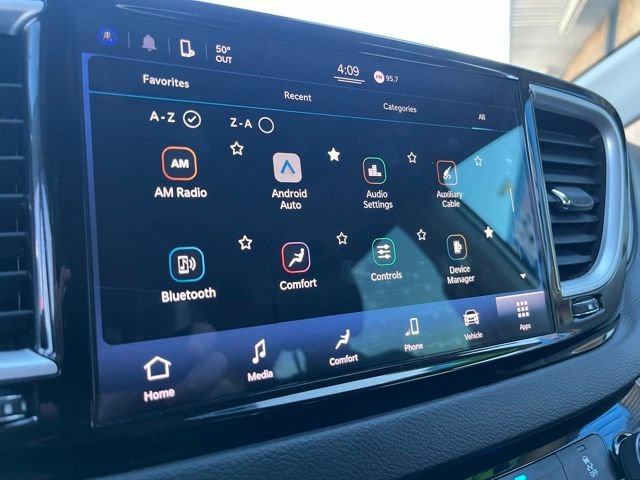 Used 2022 Chrysler Pacifica Touring-L FWD image 2