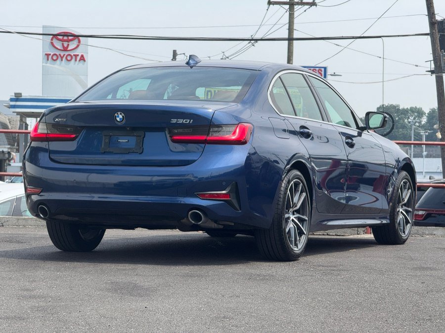Used 2021 BMW 330i xDrive w/ Driver Assist w/ Premium Package AWD/4WD image 5