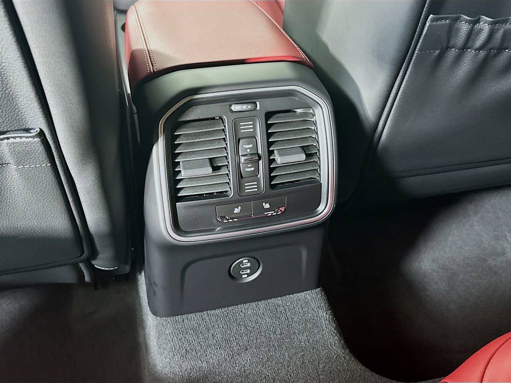 Certified 2026 Porsche Macan image 26