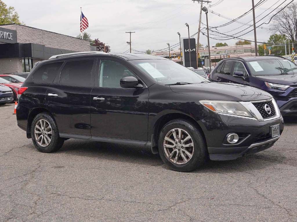 Used 2016 Nissan Pathfinder SV w/ Trailer Tow Package AWD/4WD image 2