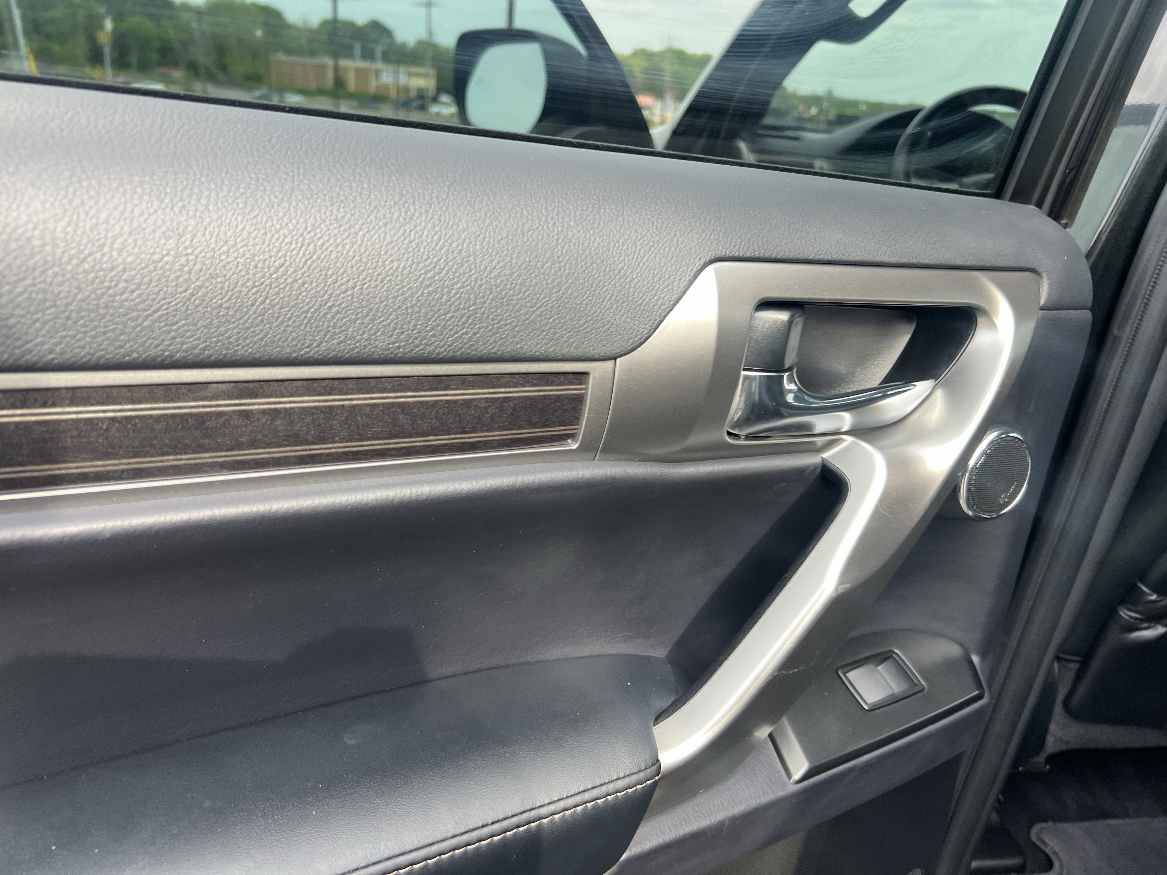 Used 2023 Lexus GX 460 Luxury w/ Accessory Package image 32