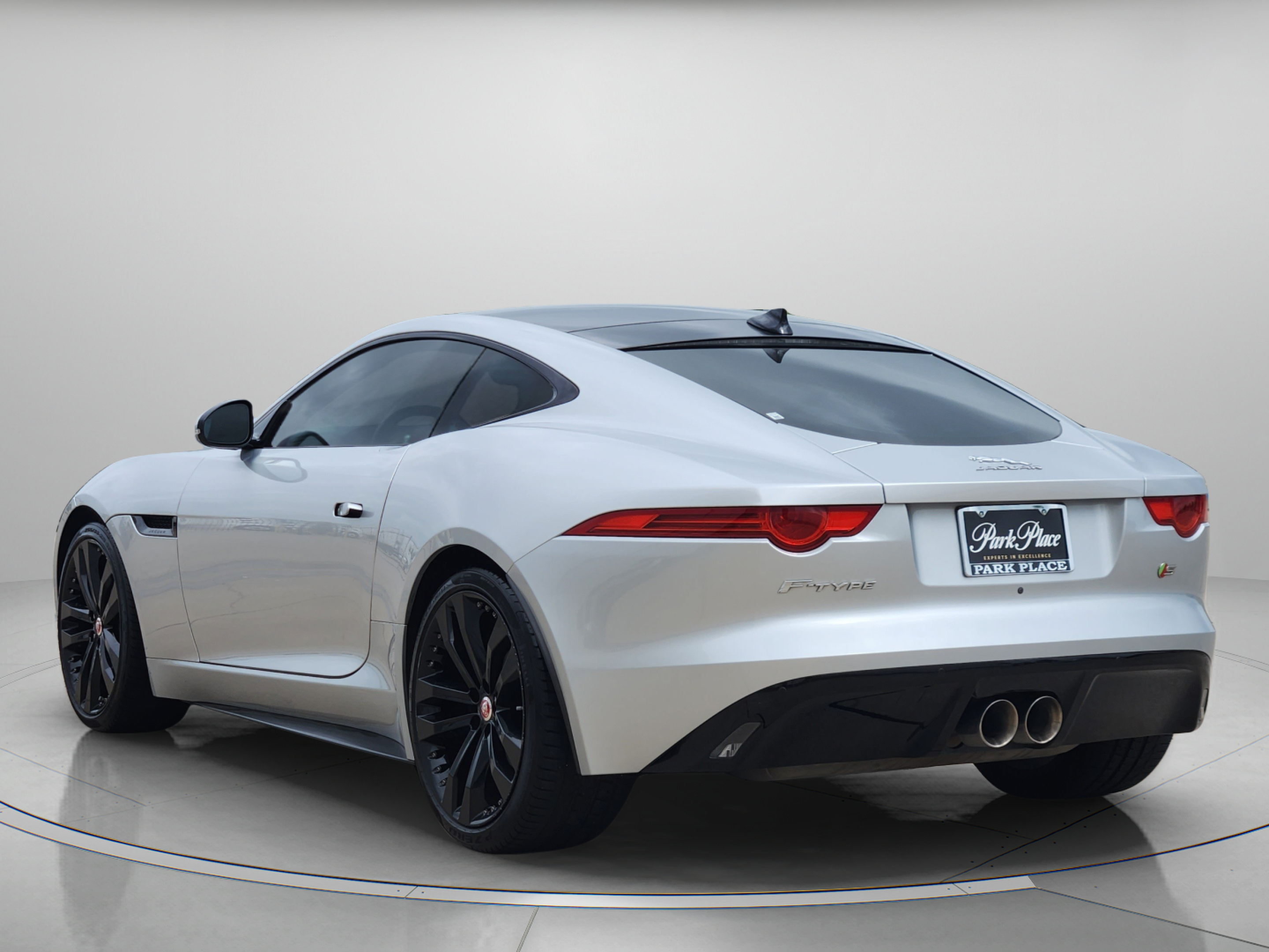 Used 2017 Jaguar F-TYPE S RWD image 3