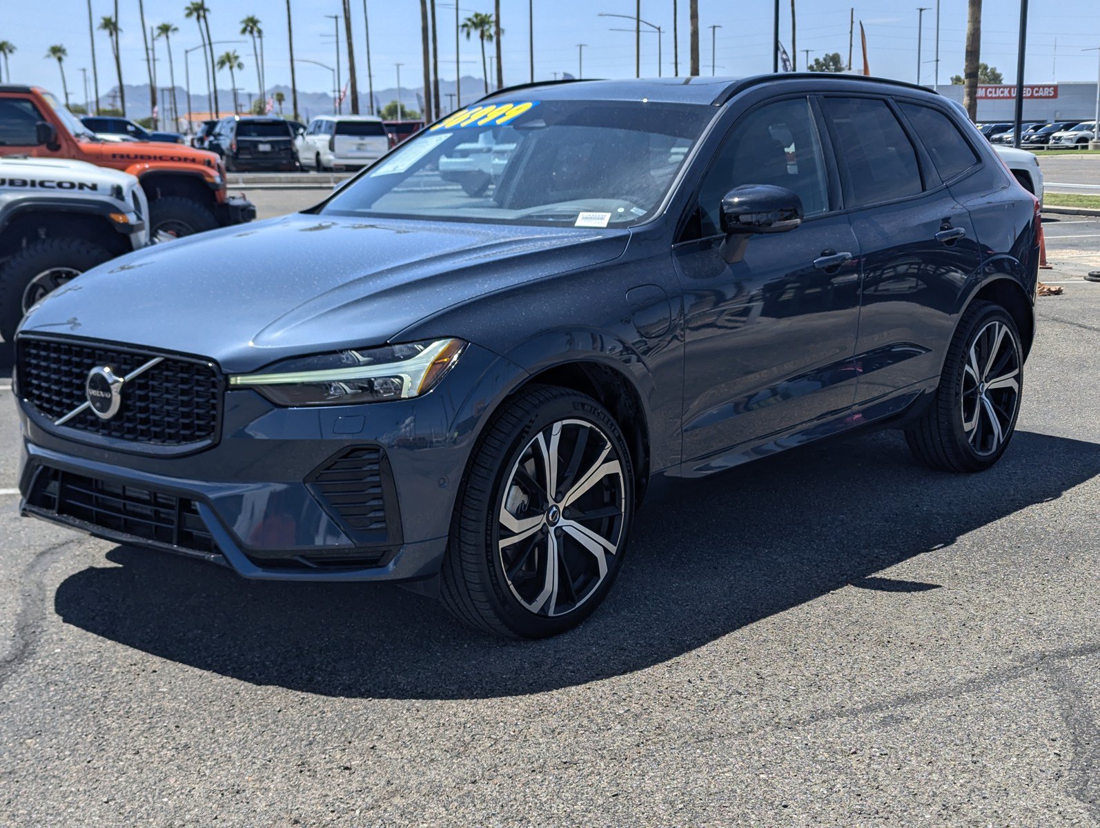 Used 2022 Volvo XC60 T8 R-Design w/ Advanced Package AWD/4WD image 5