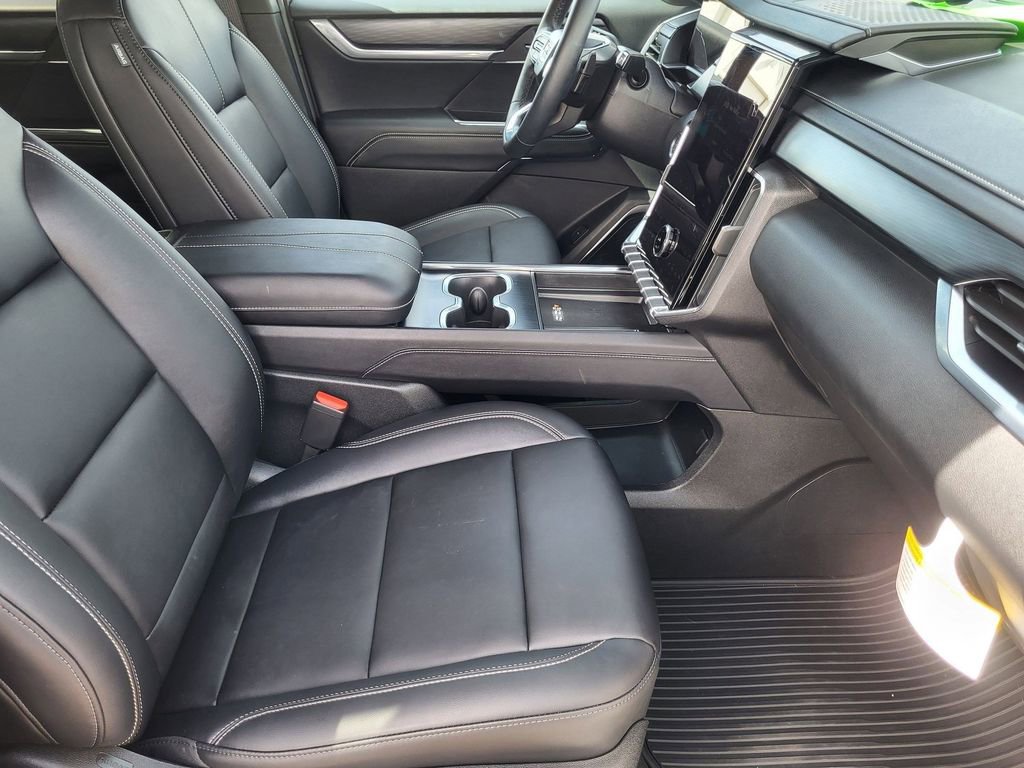 New 2025 GMC Acadia Elevation w/ Elevation Premium Package AWD/4WD image 10