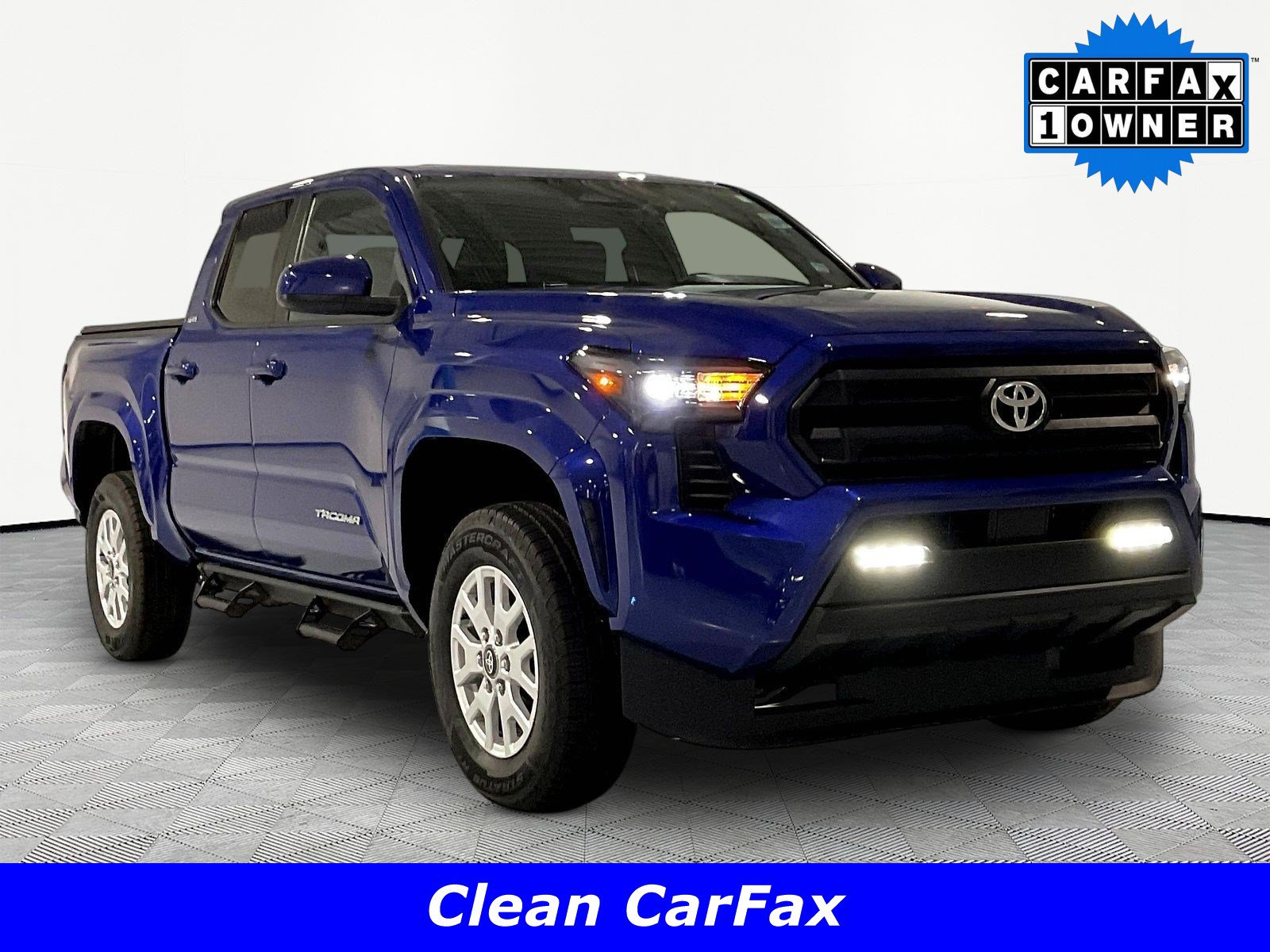 Used 2025 Toyota Tacoma SR5 AWD/4WD image 3