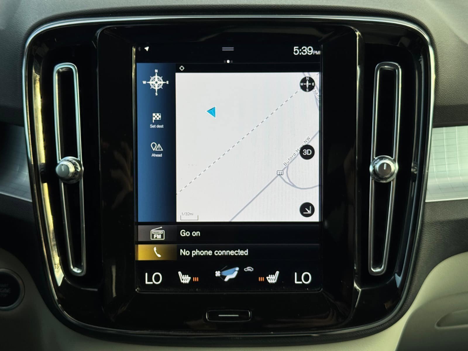 Used 2022 Volvo XC40 T5 Momentum w/ Premium Package image 24