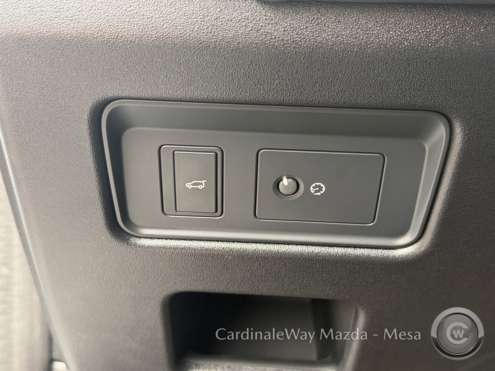 Used 2023 Land Rover Discovery Metropolitan Edition image 19