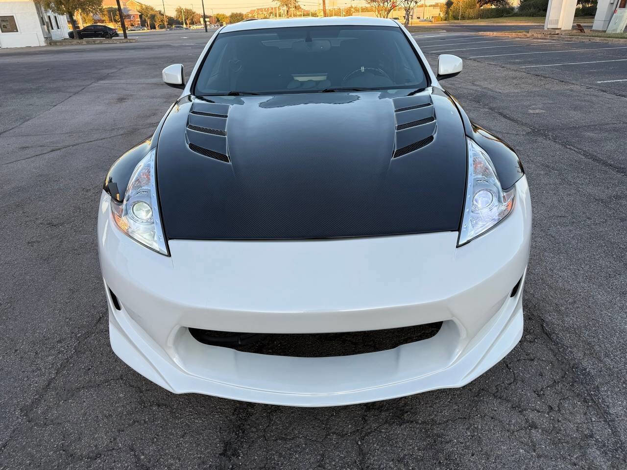 Used 2016 Nissan 370Z Coupe image 2