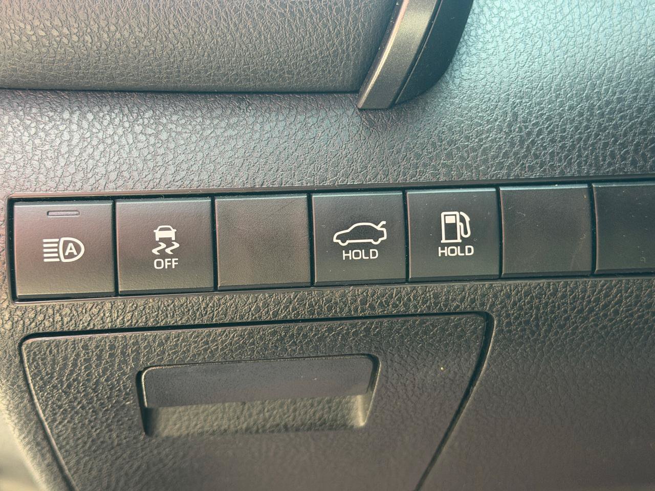 Used 2020 Toyota Camry SE FWD image 17