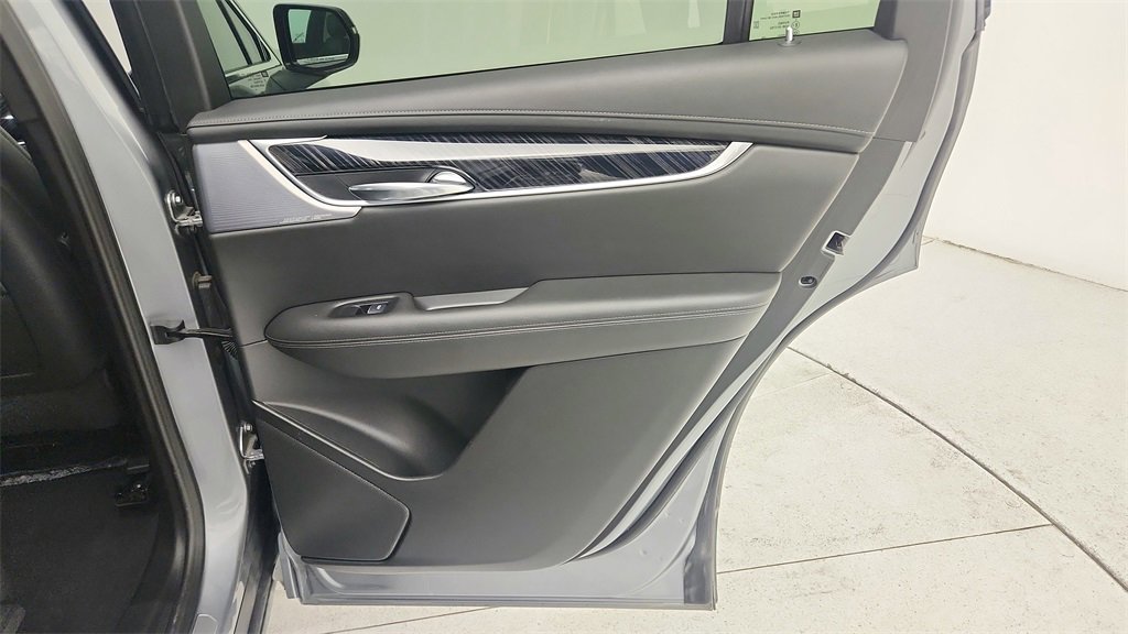 Used 2025 Cadillac XT6 Premium Luxury image 47