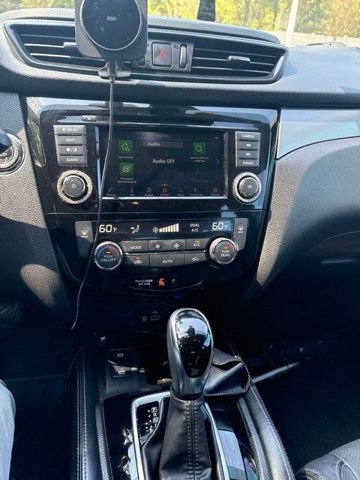 Used 2020 Nissan Rogue Sport SL w/ Premium Package FWD image 9