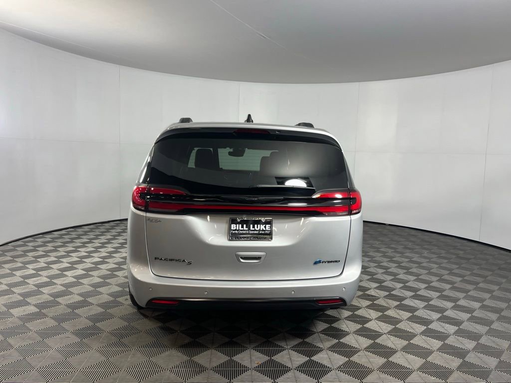 Used 2024 Chrysler Pacifica Premium image 7