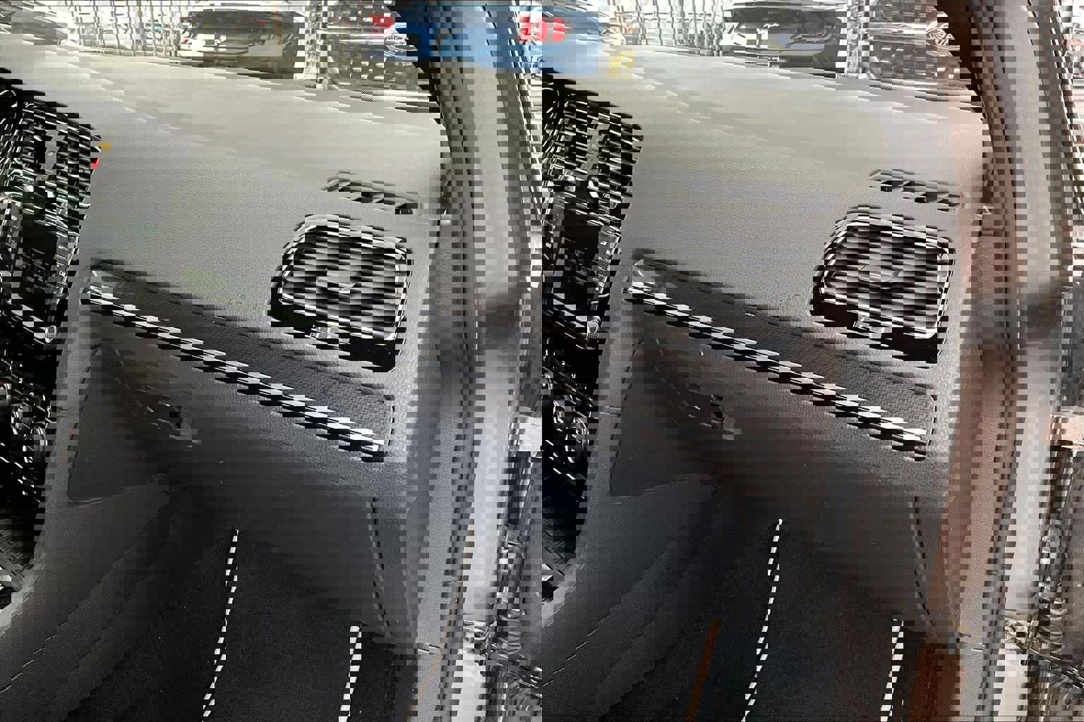 Used 2017 Volkswagen Golf R 4-Door image 18