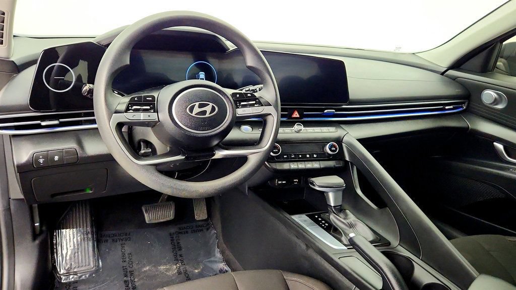 Used 2024 Hyundai Elantra SEL FWD image 12