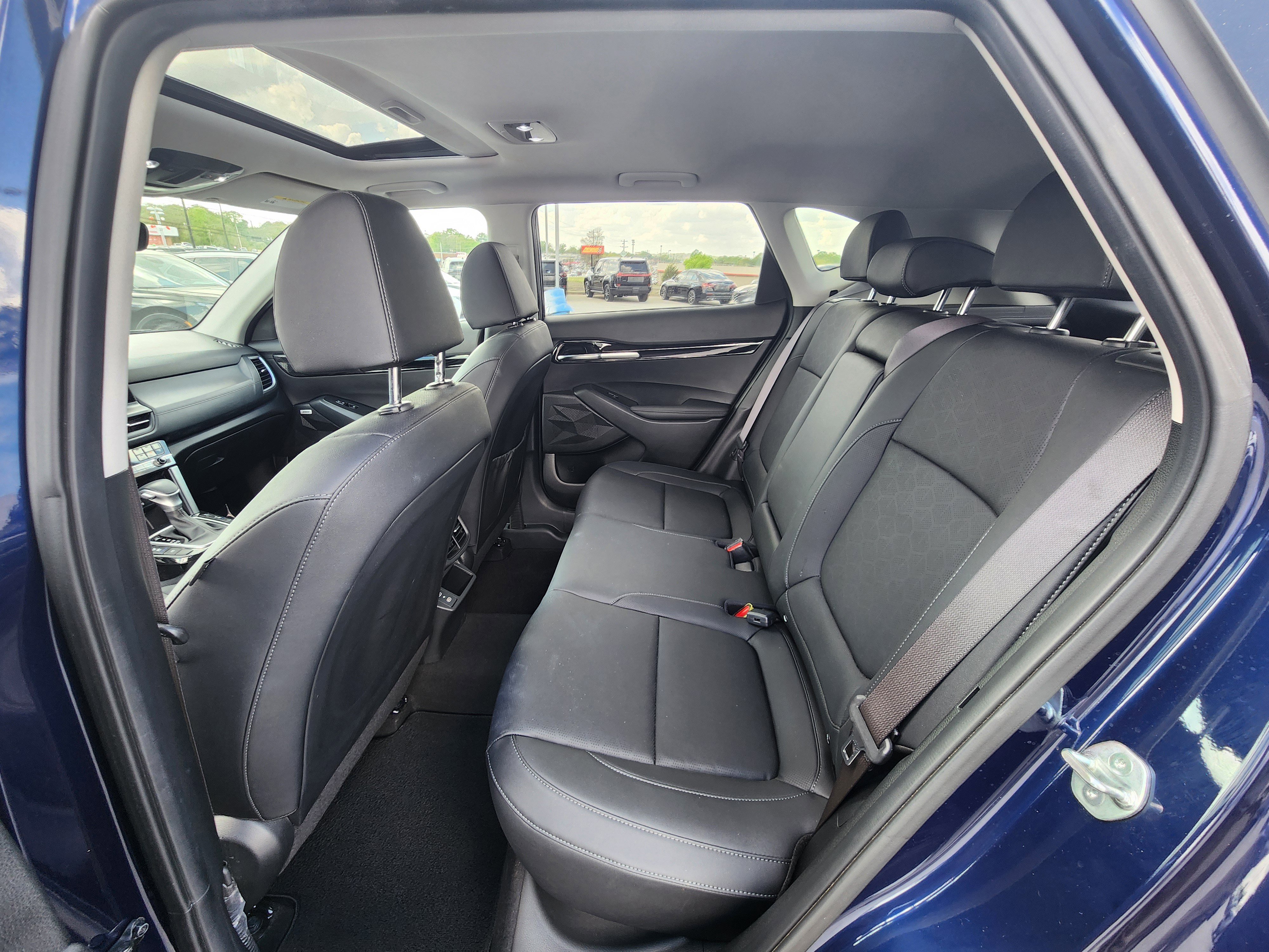Used 2024 Kia Seltos SX w/ SX Sunroof Package AWD/4WD image 16