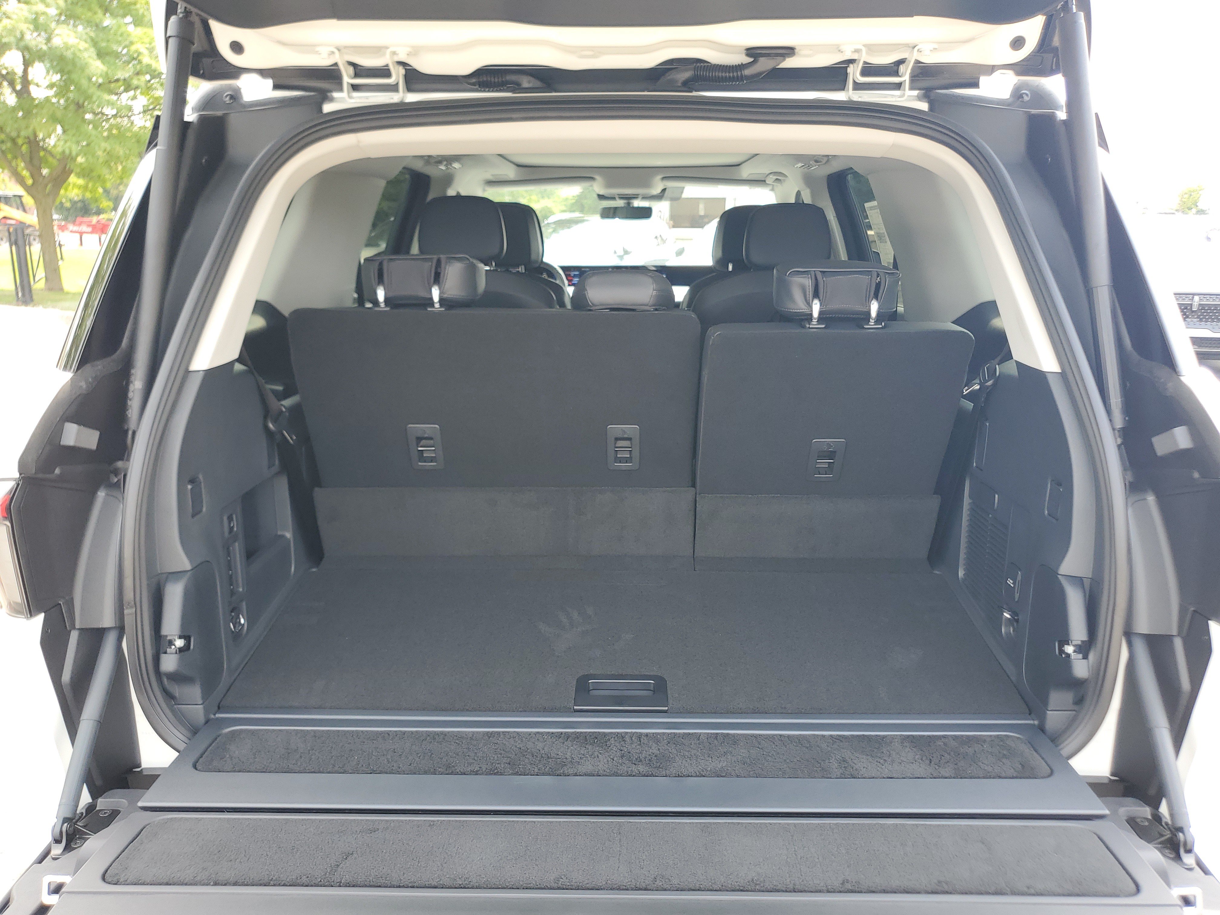 New 2027 Lincoln Navigator Reserve AWD/4WD image 32