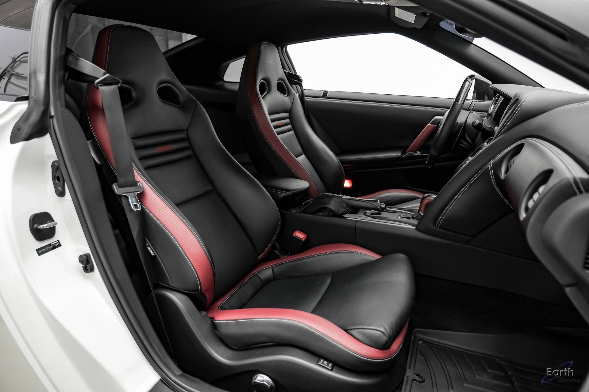 Used 2014 Nissan GT-R Black Edition AWD/4WD image 57