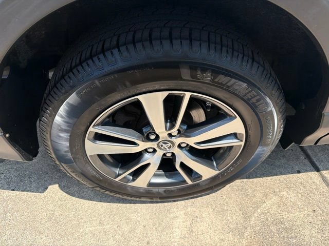 Used 2018 Toyota RAV4 XLE AWD/4WD image 39