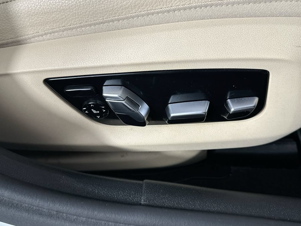 Used 2017 BMW 540i xDrive AWD/4WD image 24