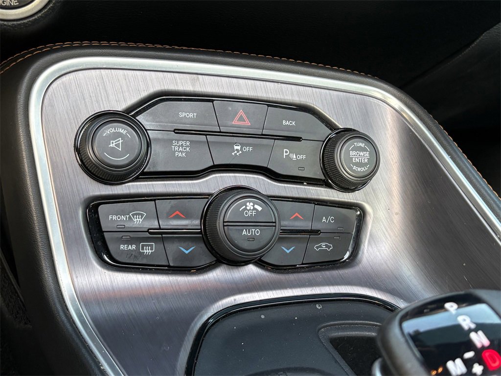 Used 2015 Dodge Challenger R/T Plus image 21