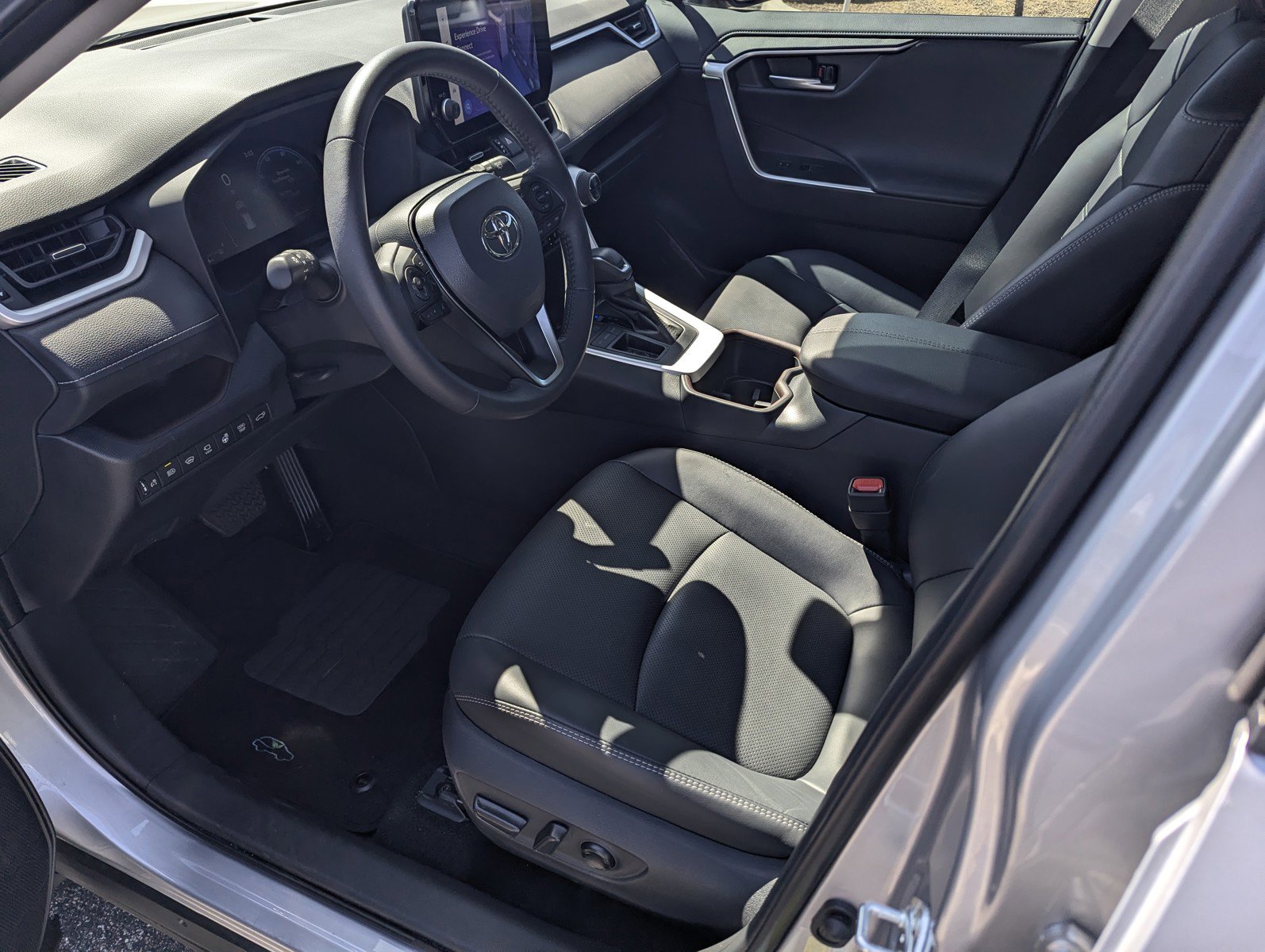 Used 2024 Toyota RAV4 Limited w/ Advanced Technology Package FWD image 9