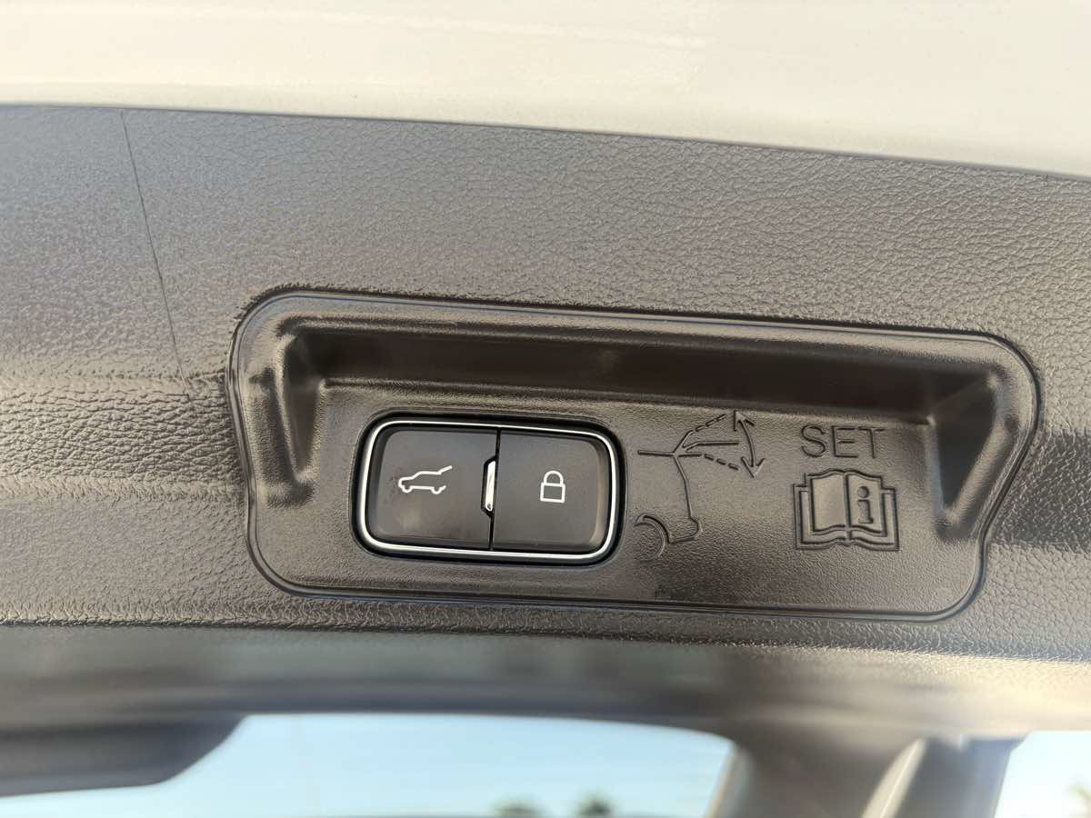 Used 2026 Ford Explorer ST-Line w/ ST-Line Street Pack RWD image 19
