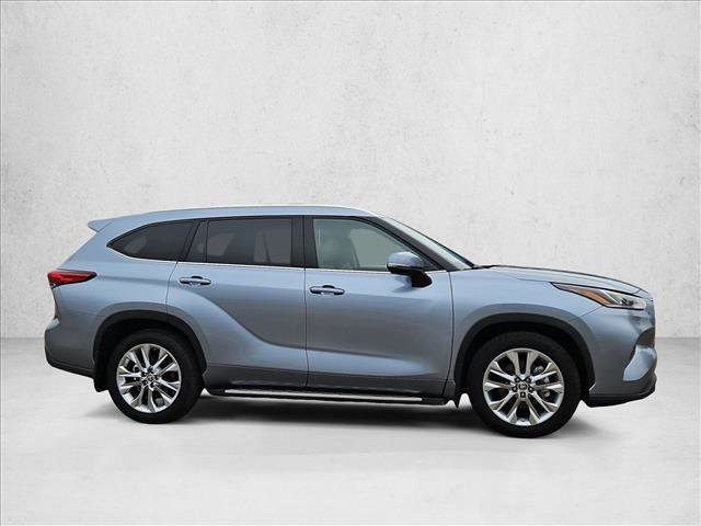 Used 2023 Toyota Highlander Limited FWD image 4