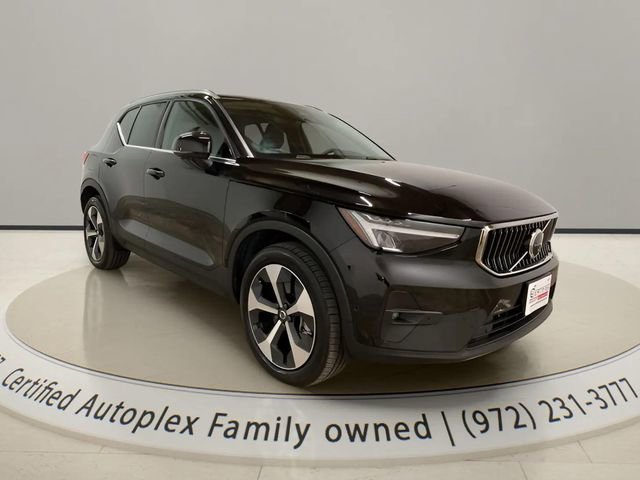 Used 2025 Volvo XC40 B5 Plus image 5