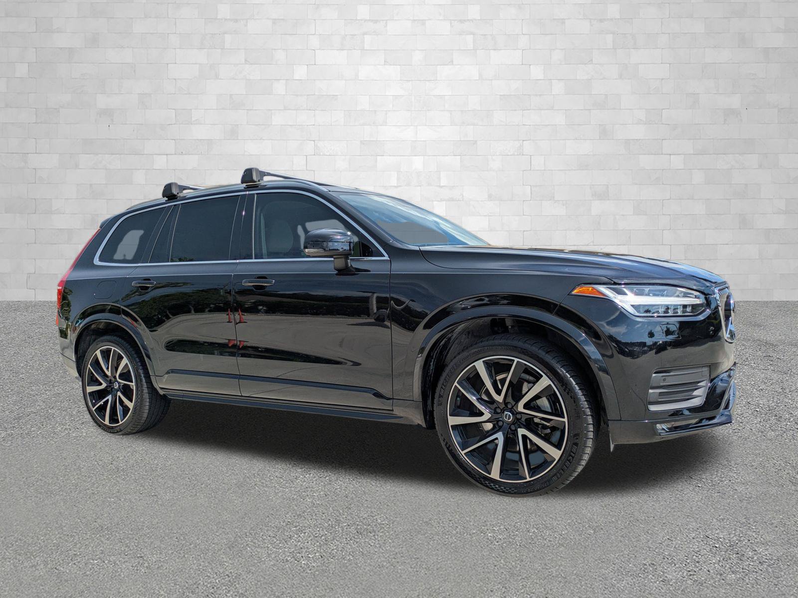 Used 2022 Volvo XC90 T6 Momentum w/ Climate Package