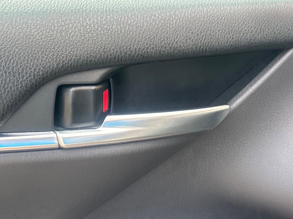 Used 2018 Toyota Camry LE w/ Convenience Package image 7